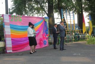 У Дніпродзержинську вітали випускників
